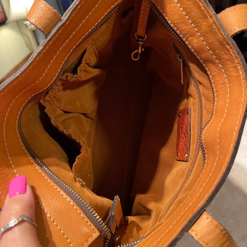 Patricia Nash Shoulder Bag - Picture 7 of 13